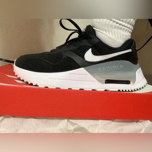 Nike - Picture 4 of 4